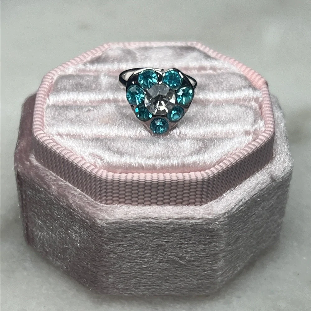 Elegant Silver and Blue Heart Ring